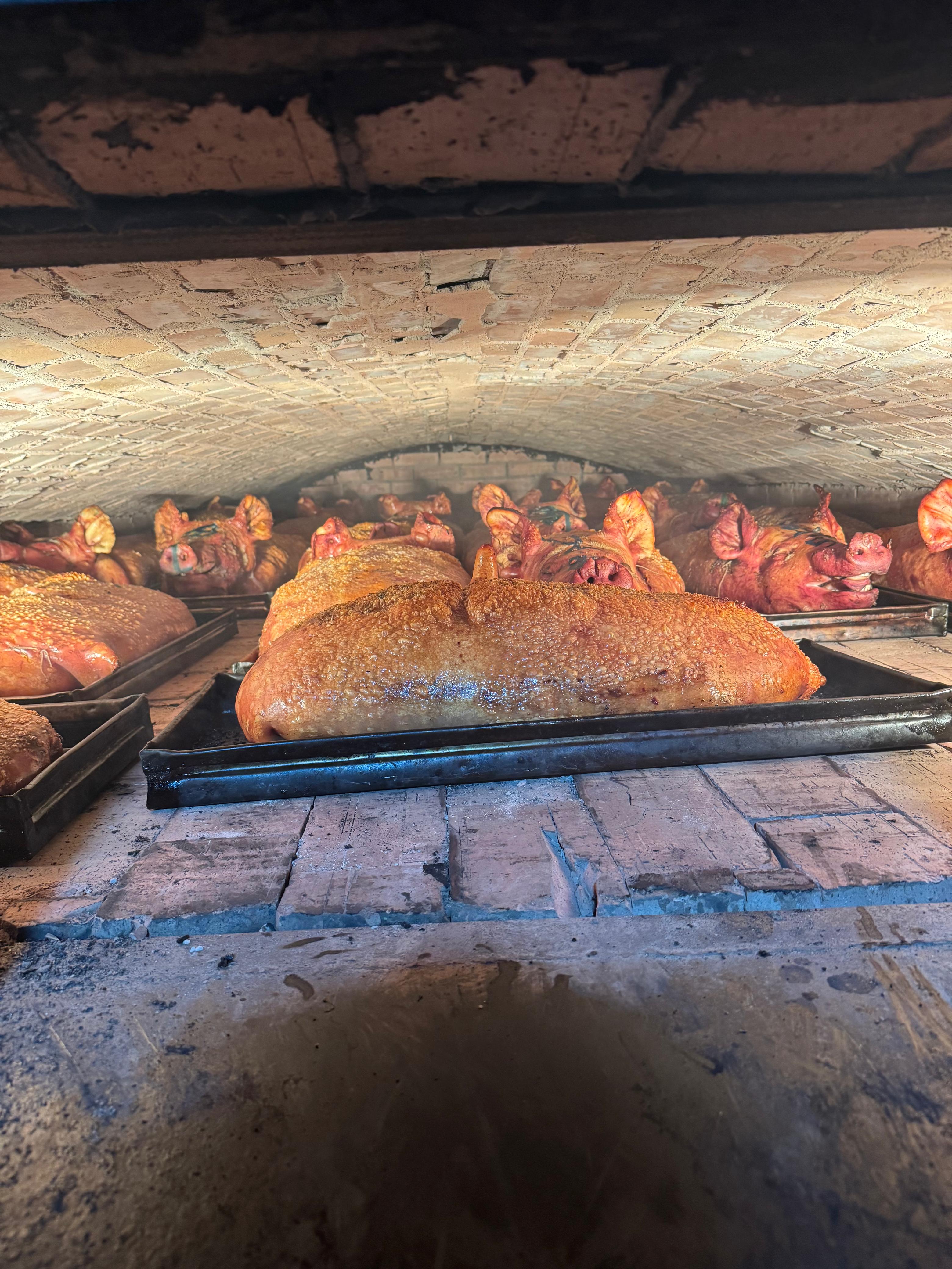 Video de preparación de lechona en horno tradicional